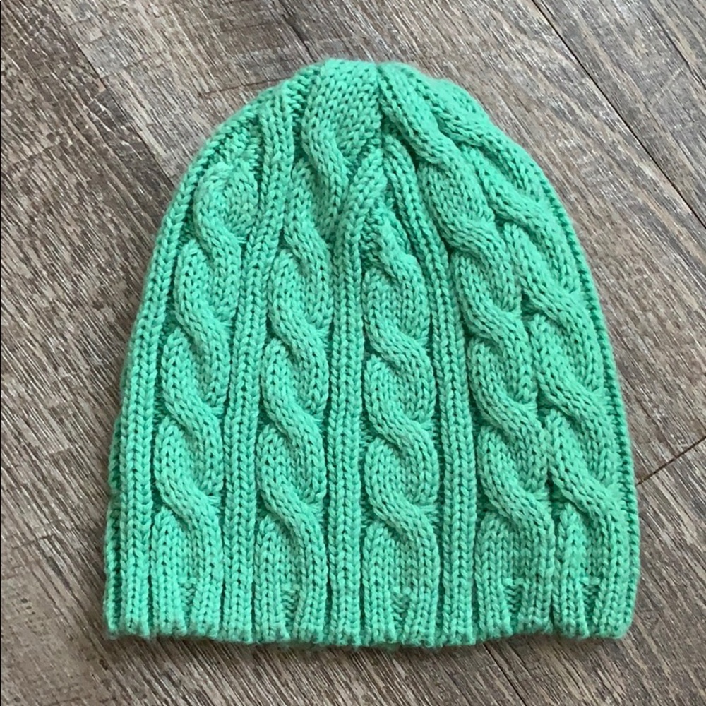 Mint green knit beanie 🧶